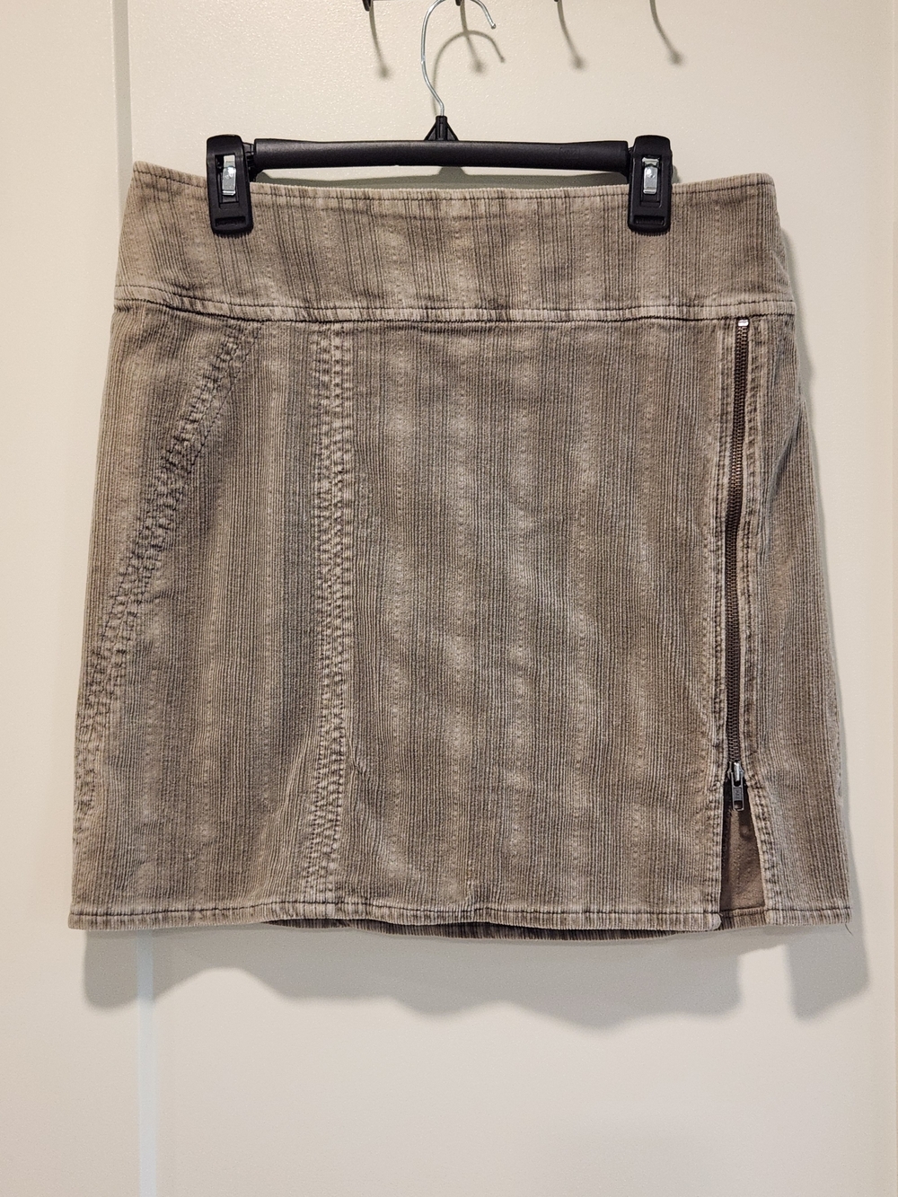 H&M Taupe Corduroy Mini Skirt Size 12 Asymmetrical Side Zipper Utility 70s Boho